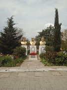 Памятник Героям Десантникам перед 9 мая